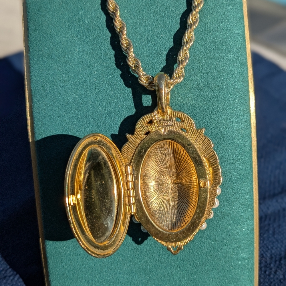 Estate Vintage Berebi Gold Tone Pearl and Pave Locket Necklace - Picture 5 of 7